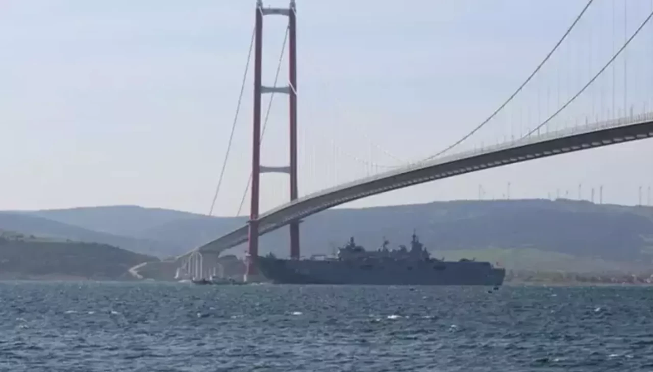 Çanakkale Boğazı’nda konteyner gemisi arızalandı: Römorkörler sevk edildi
