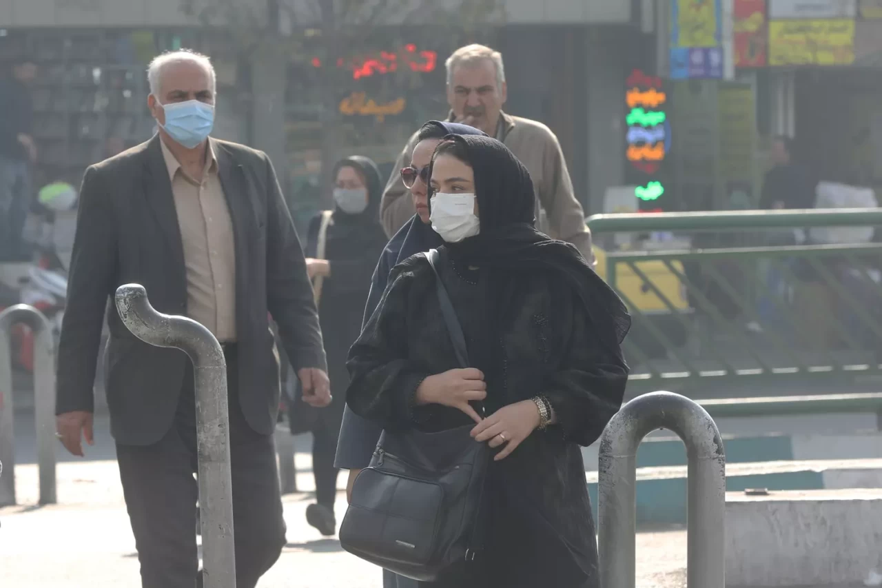 Tahran'da hava kirliliği nedeniyle yarın okullar ve resmi kurumlar tatil edildi
