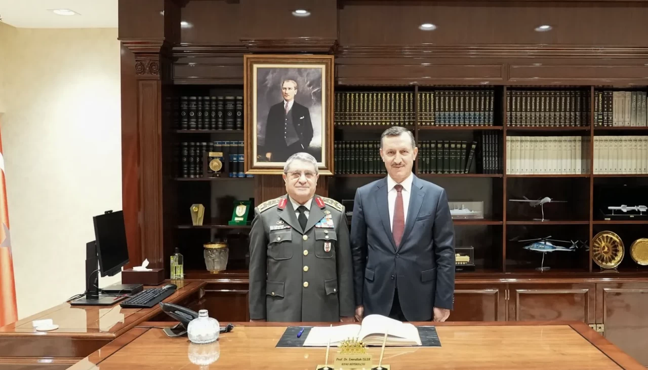 Genelkurmay Başkanı Bayraktaroğlu, Suudi Arabistan’da Türk Büyükelçisi ile görüştü