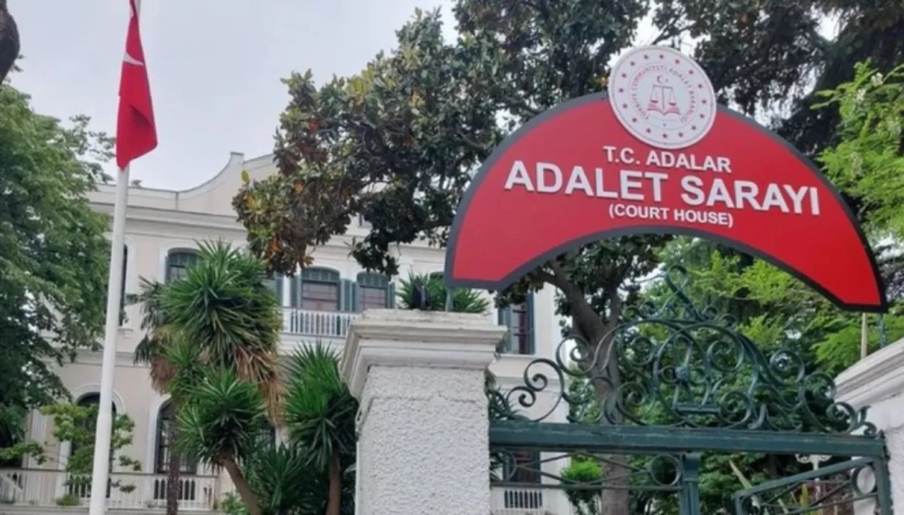 Adalar’da depodan 12 silah kayboldu: Zabıt katibi tutuklandı