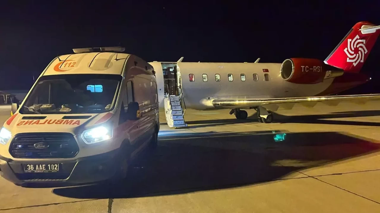 Kars'ta solunum sıkıntısı çeken bebeğe ambulans uçak yetişti