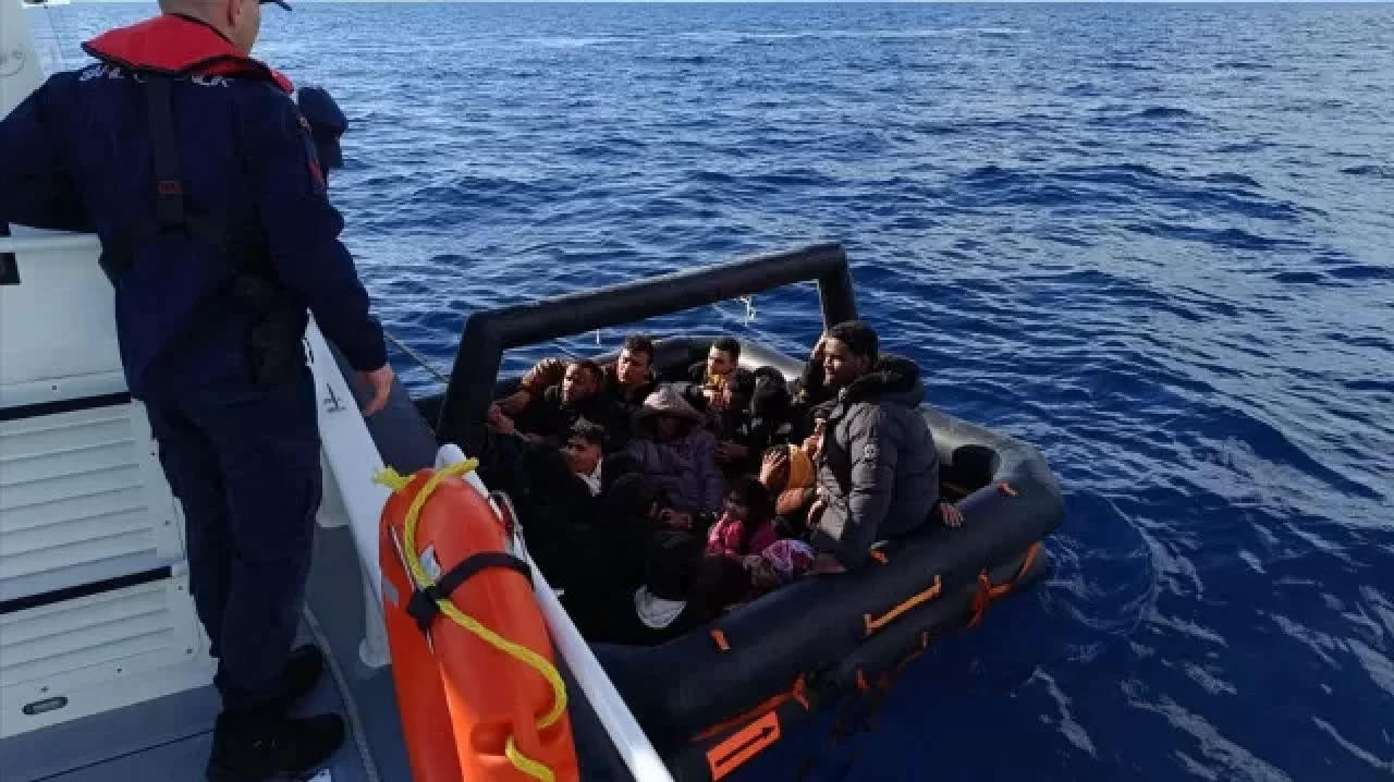 Ayvalık'ta çok sayıda göçmen yakalandı