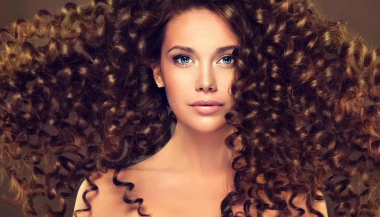 Yeni yıla ışıltıyla girin! Uzmanların övdüğü evde saç bakım formülü