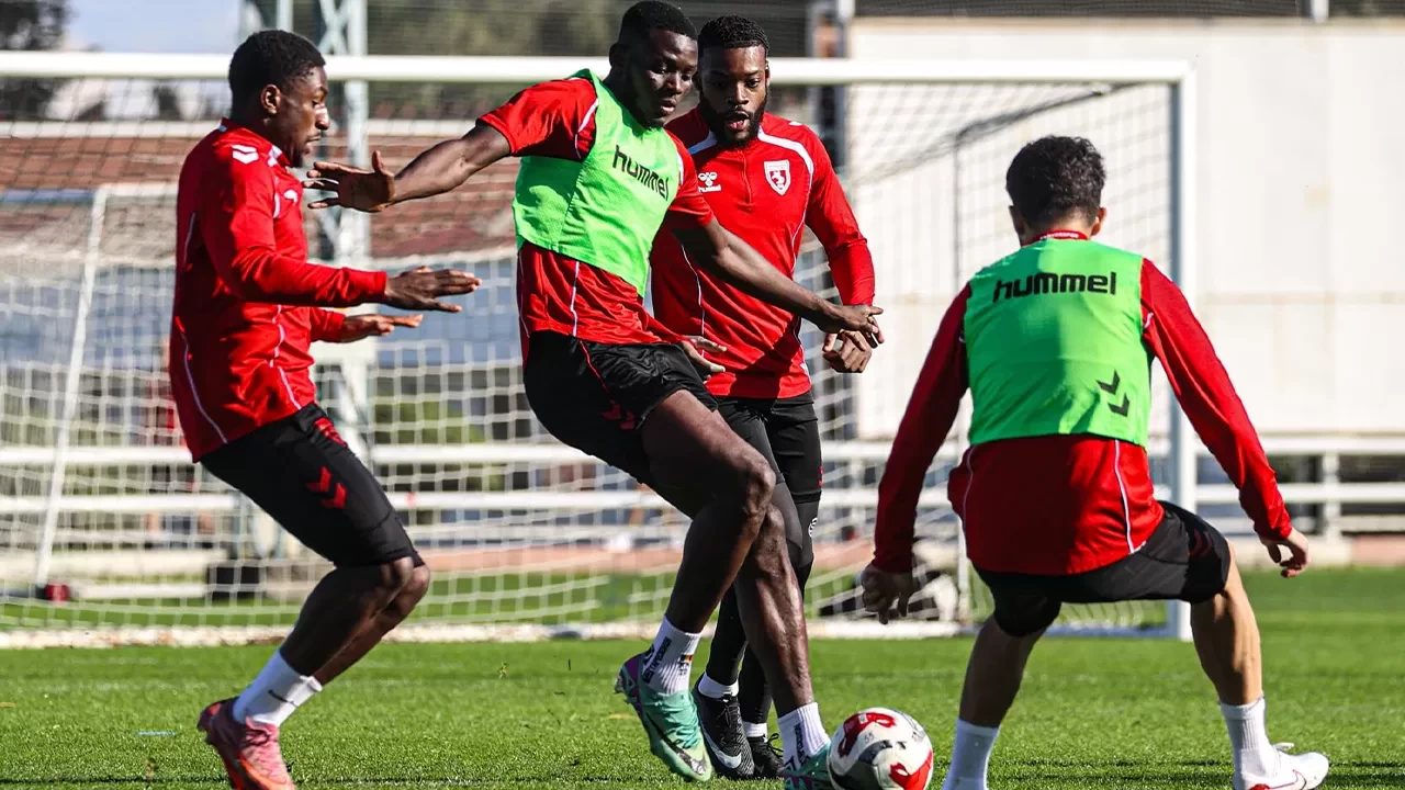 Samsunspor’da Ntcham ve Satka takıma döndü