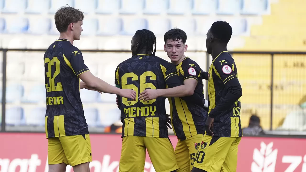 İstanbulspor, Türkiye Kupası’nda 6 golle turladı: Sarıyer hezimete uğradı