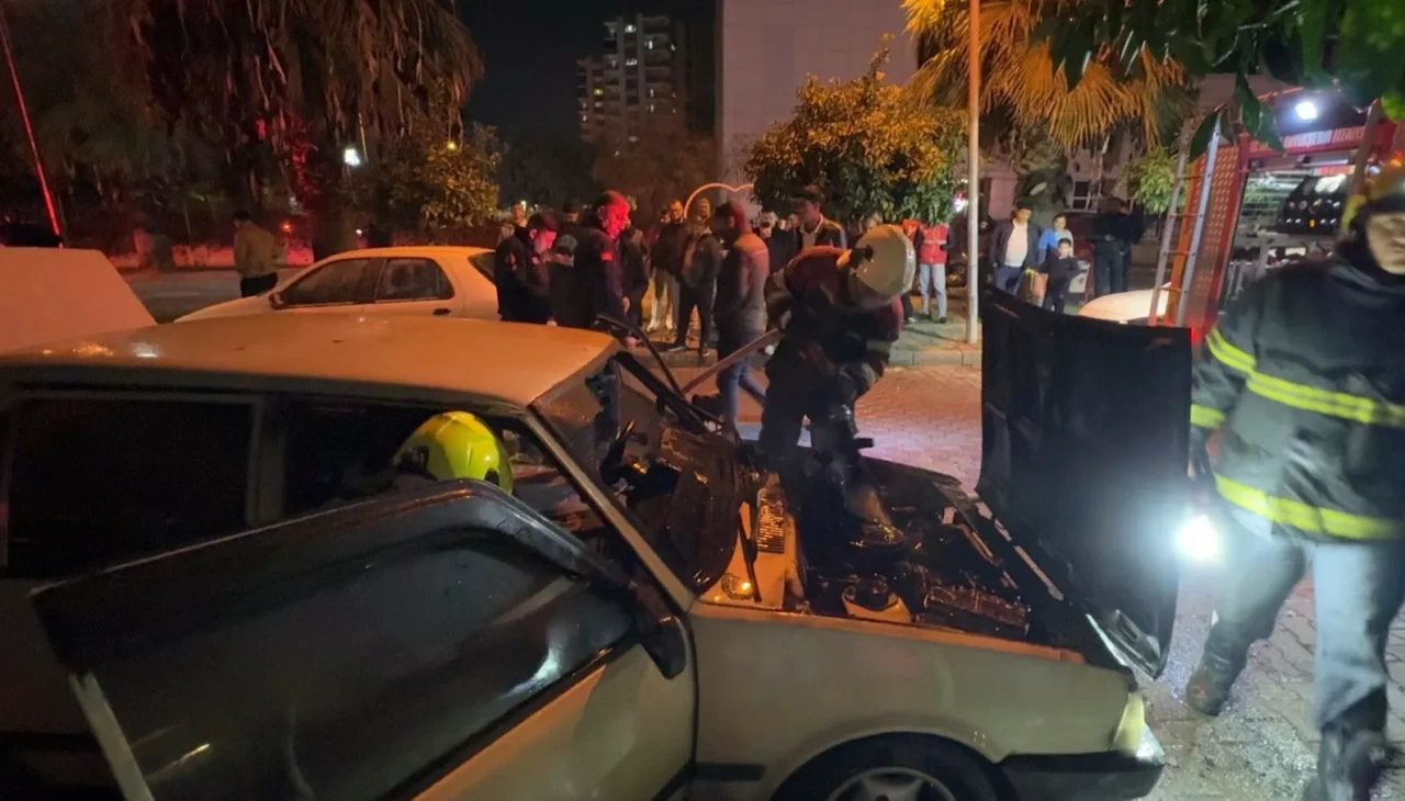 Hastaneye çocuğunu götürdü, park ettiği otomobil saniyeler sonra alev aldı
