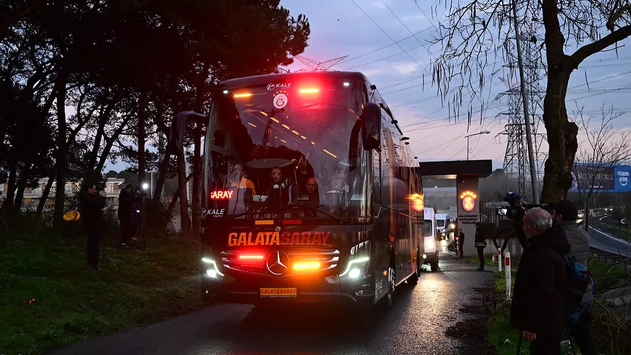 Galatasaray, Fenerbahçe derbisi için Kadıköy’e gitti