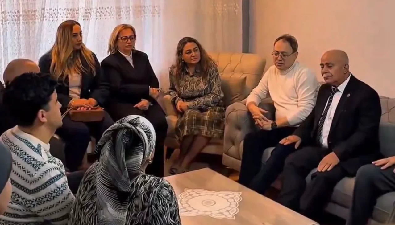 MHP’nin “Hayırlı Günler Komşum” buluşmaları devam ediyor: MHP'li Topsakal üç mahallede ailelerle buluştu