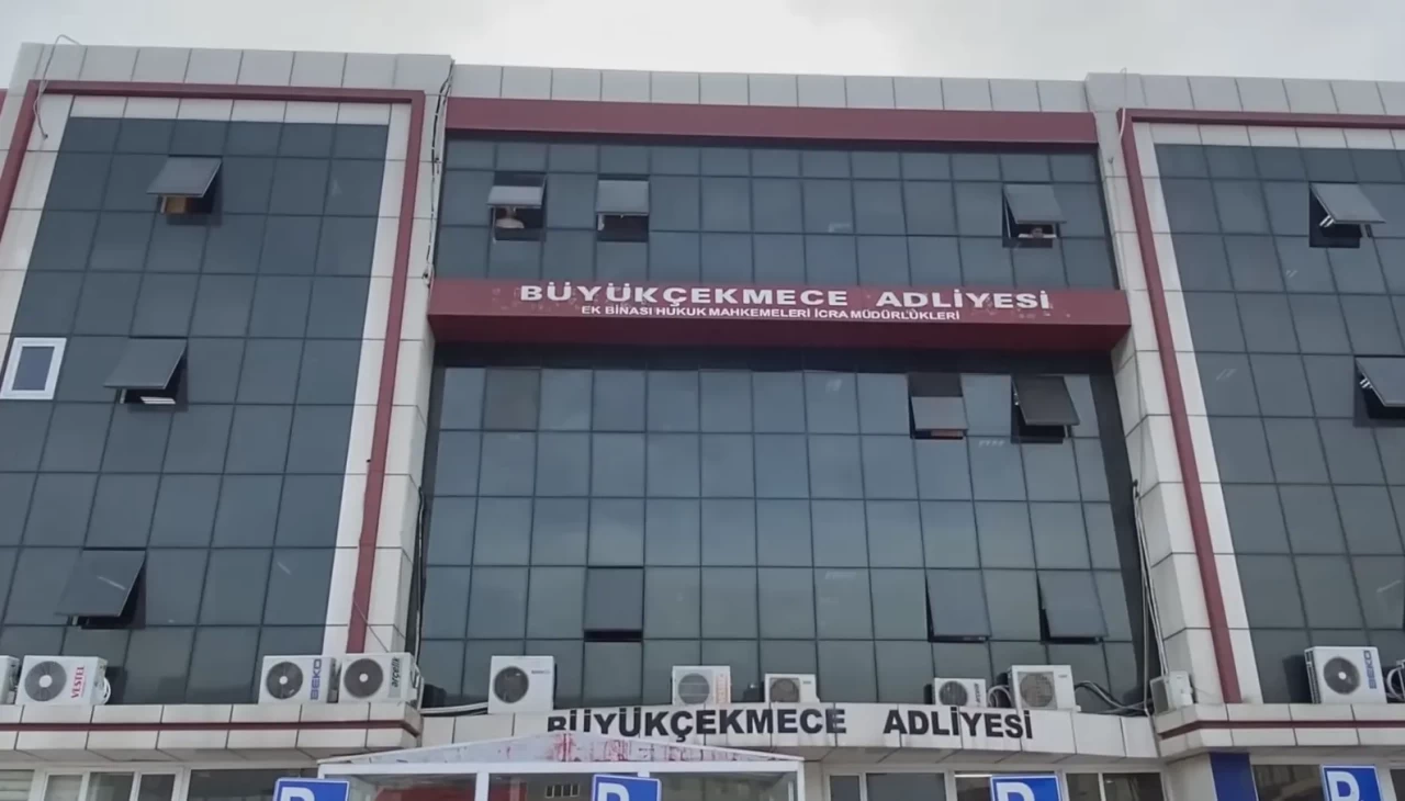 Büyükçekmece Adliyesi’nde 25 kilo altın ve 50 kilo gümüş hırsızlığı: Memur İngiltere’ye kaçtı