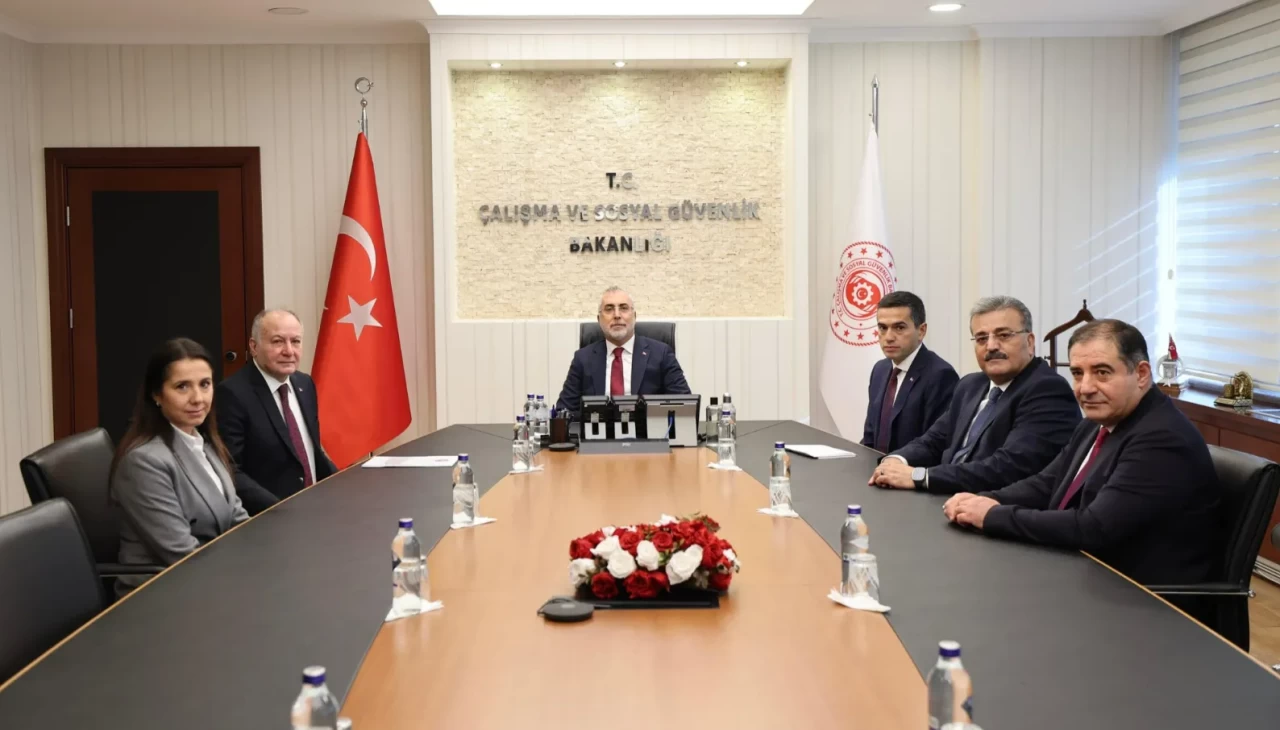 Asgari Ücret Tespit Komisyonu toplandı! Bakan Işıkhan'dan ilk açıklama