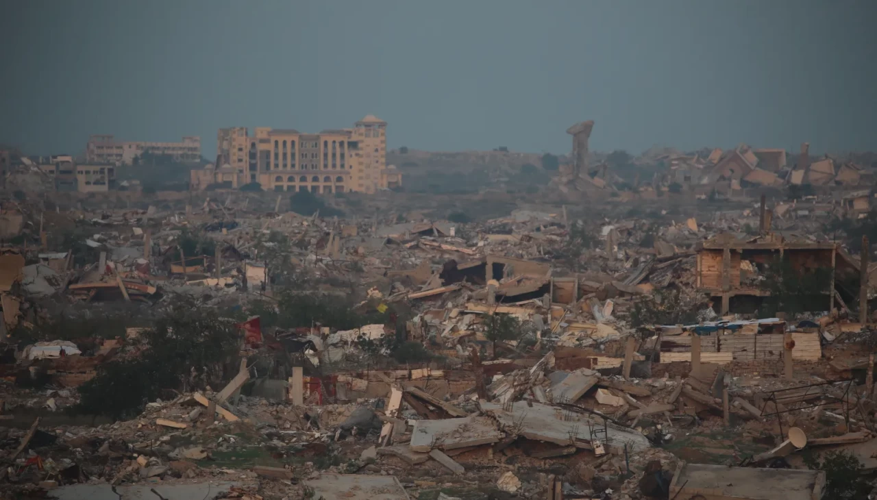 İsrail savaş uçakllarıyla Gazze'ye bomba yağdırdı