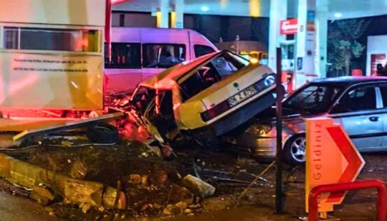 Akaryakıt istasyonunda feci kaza