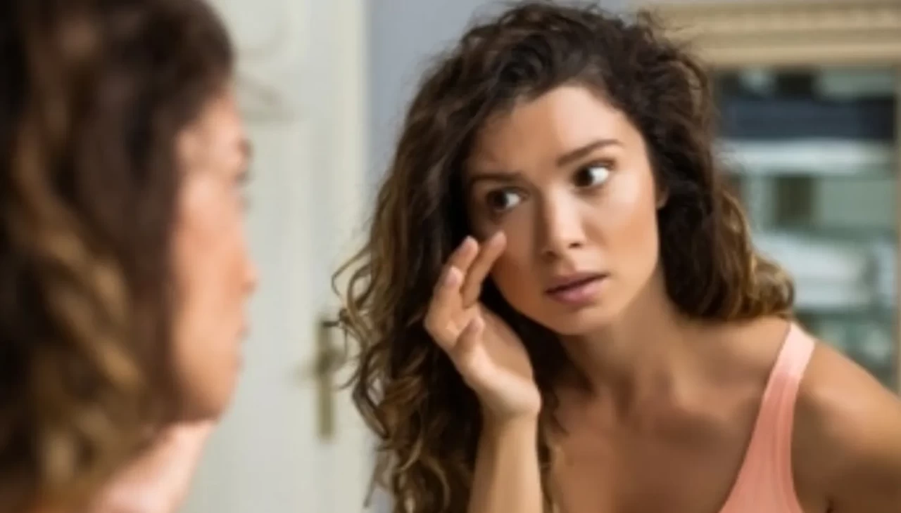 Kozmetik ürüne gerek kalmadı! Herkesin konuştuğu şişlik giderici doğal tarif