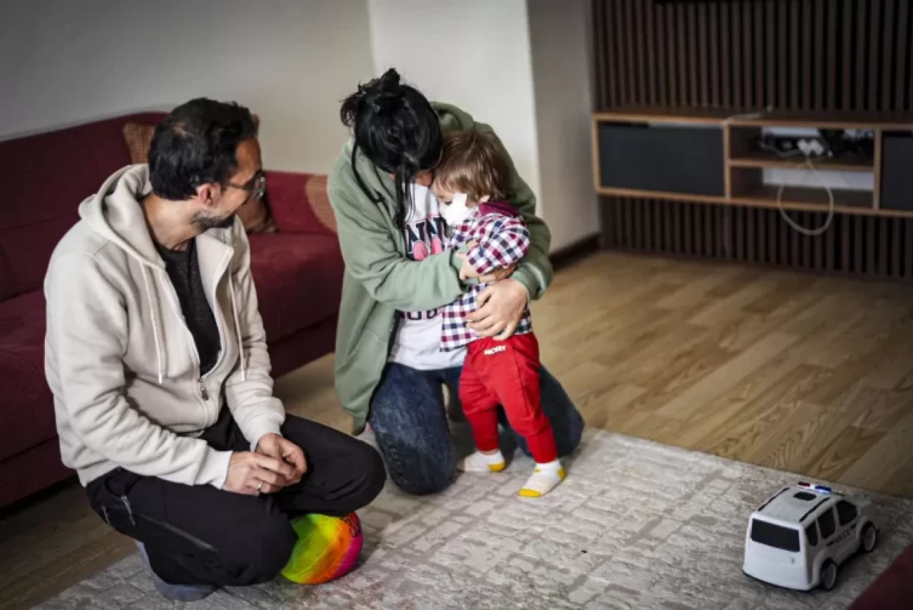 Pitbull saldırısına uğrayan iki kardeşten Efe de taburcu edildi