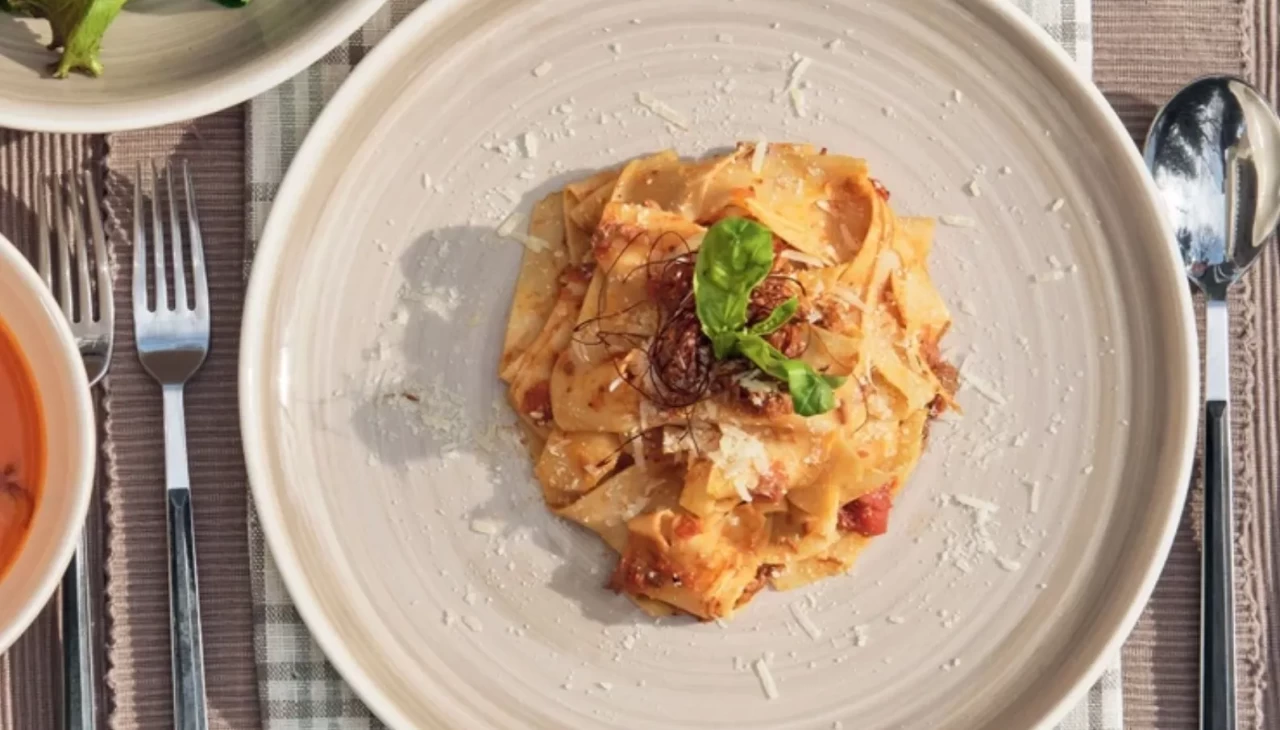 Pelin Uyar Haşhaş’tan sofraları şölene çeviren dana kaburgalı papardella! Adım adım tarif