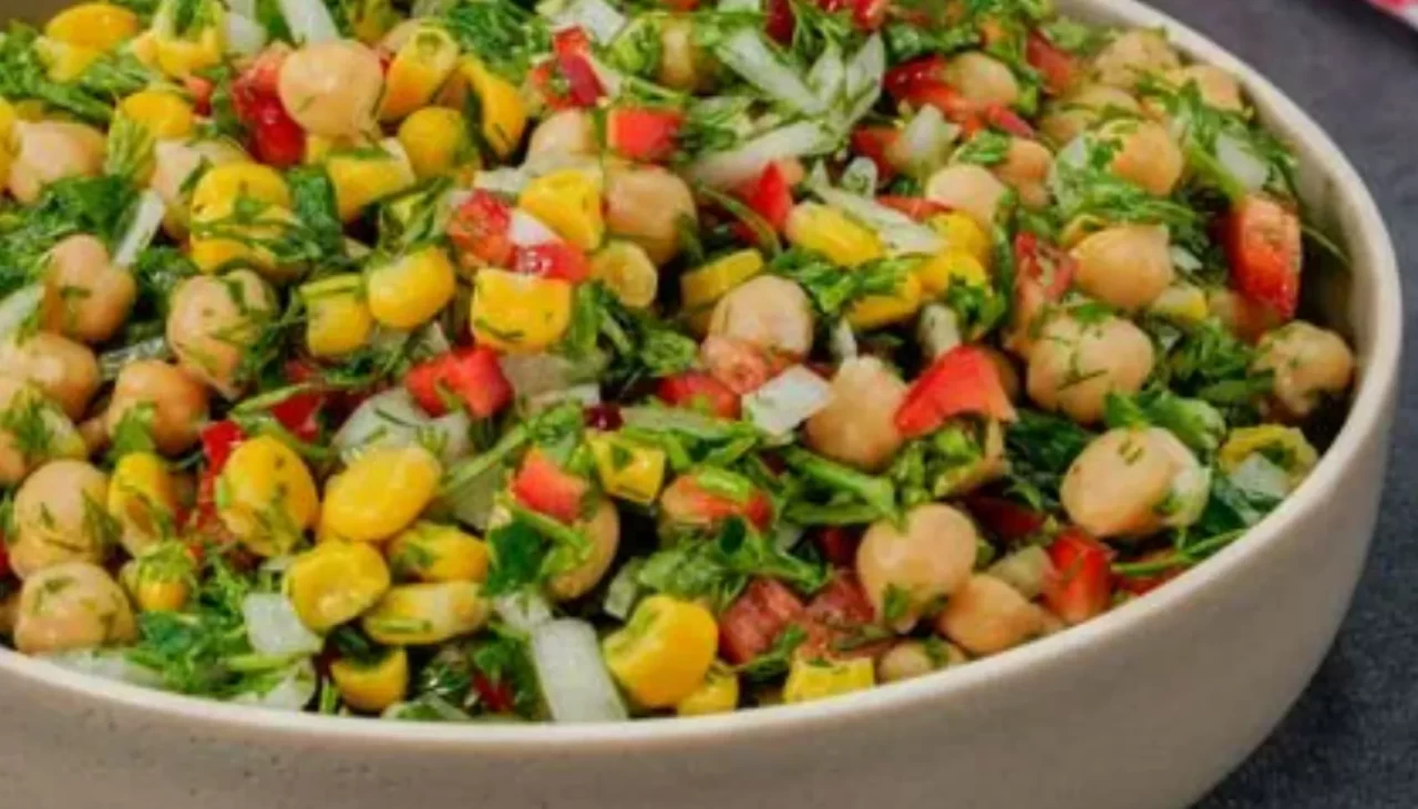 C vitamini ve protein deposu salata! Portakallı nohut tarifi