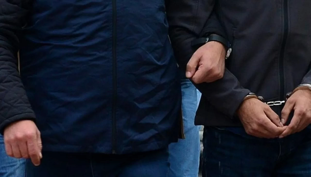 Cumhurbaşkanına hakaret suçundan aranıyordu, Çanakkale'de yakalandı!