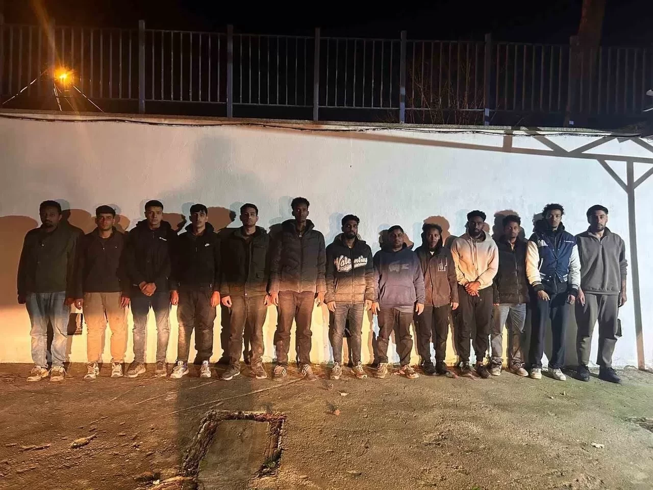 Düzensiz göçe geçit yok! Geri Gönderme Merkezi'ne teslim edildiler