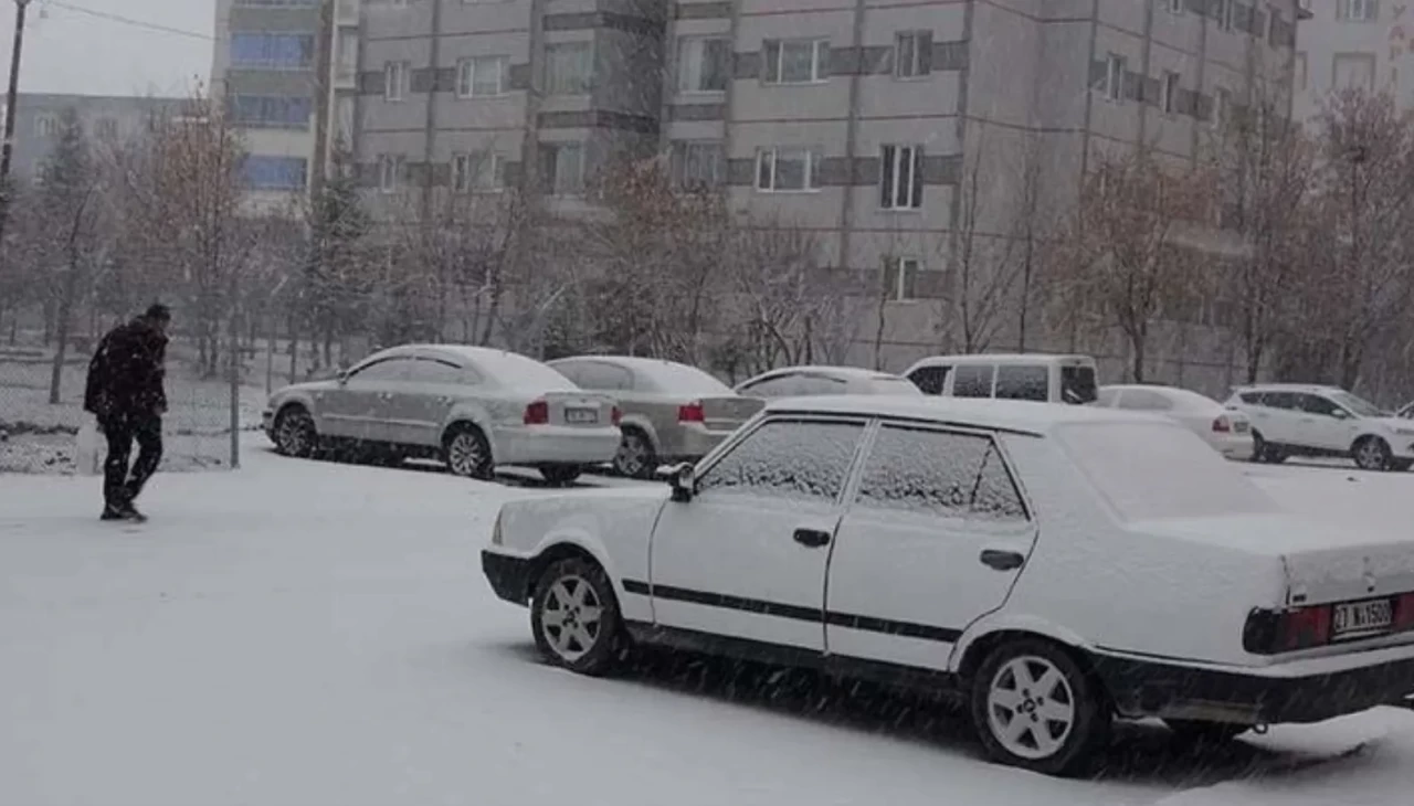 Bitlis'te köy okulları ve taşımalı eğitime 1 günlük kar tatili