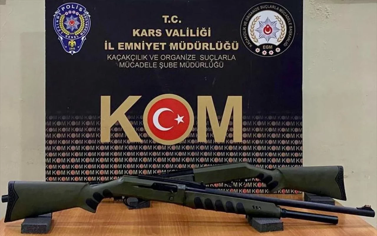 Kars'ta yasa dışı silah ticaretine operasyon: 10 gözaltı