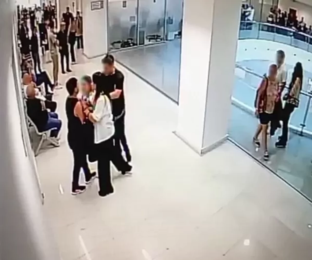 Bakırköy Adliyesi'nde velayat kavgası, o anlar kamerada