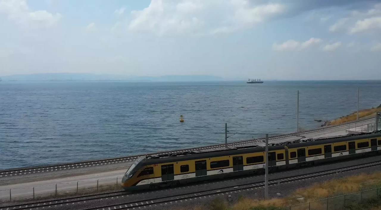 TÜRASAŞ Üretimde Rekora Koşuyor: Bir Haftada 2 Tren Seti ve 2 Lokomotif Teslimi