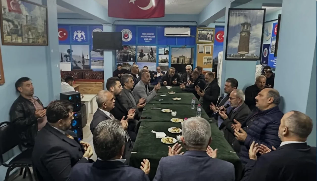 MHP Kocaeli İl Teşkilatı'ndan 'Hayırlı Günler Komşum' ziyaretlerinde şehitler için mevlid okutuldu