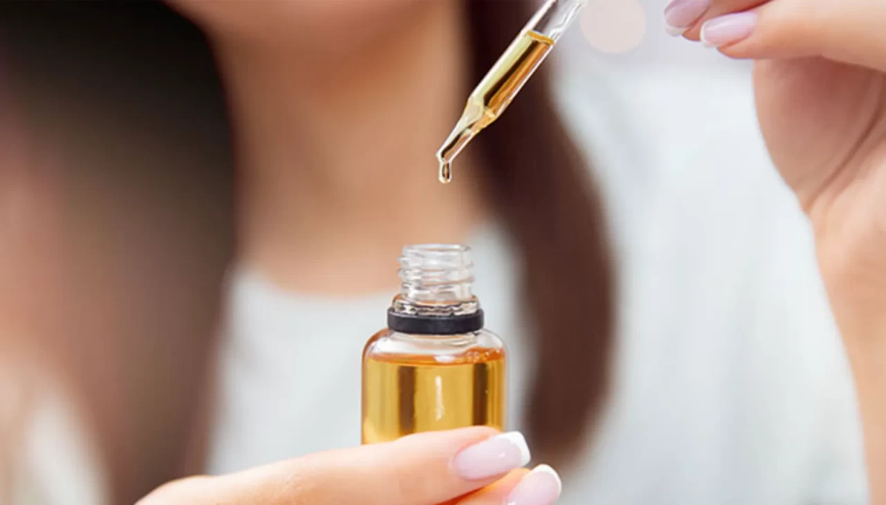 Güzellik uzmanları bu etkiyi konuşuyor! Jojoba yağı kirpiğe değince hacim ikiye katlanıyor!