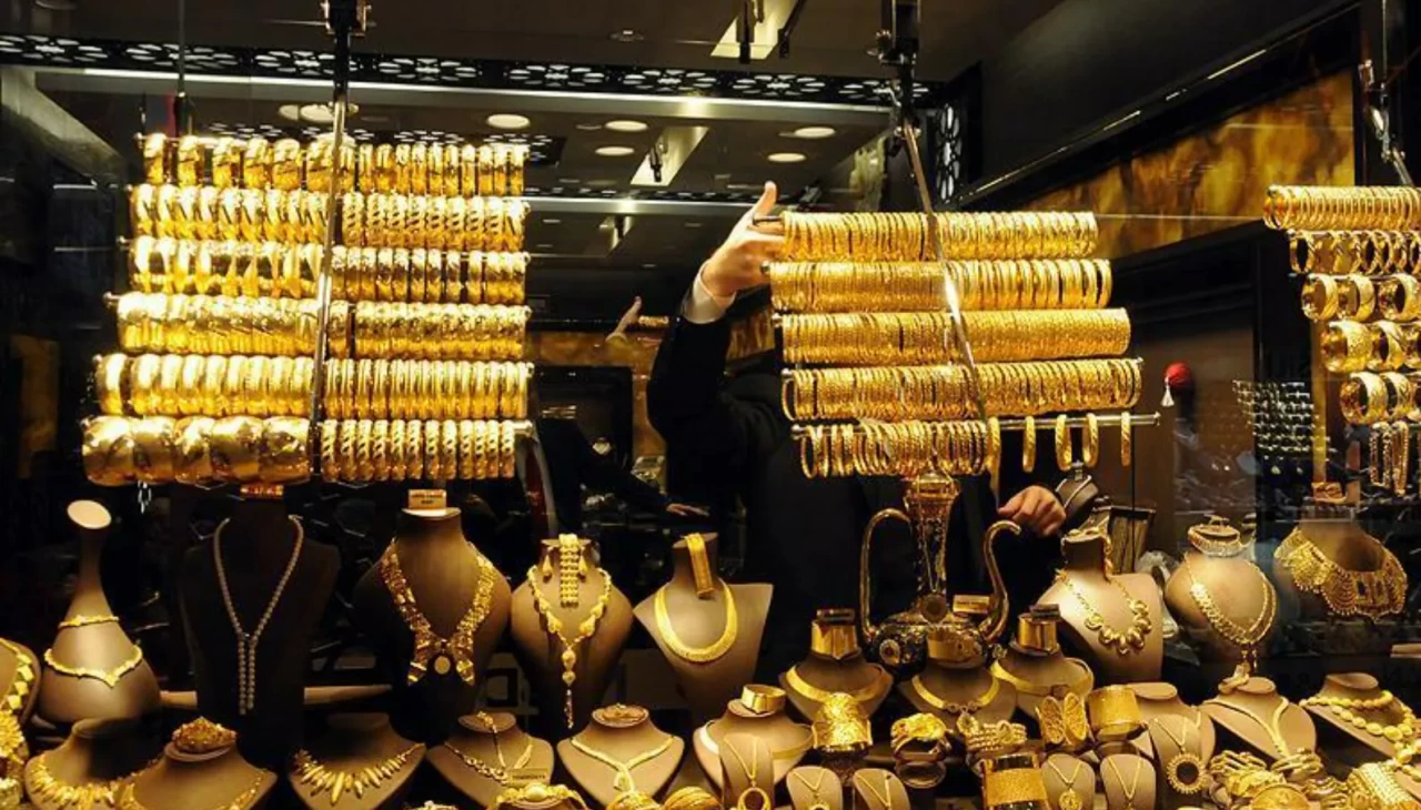 Altın, haftanın son gününde yatırımcısını sevindirdi
