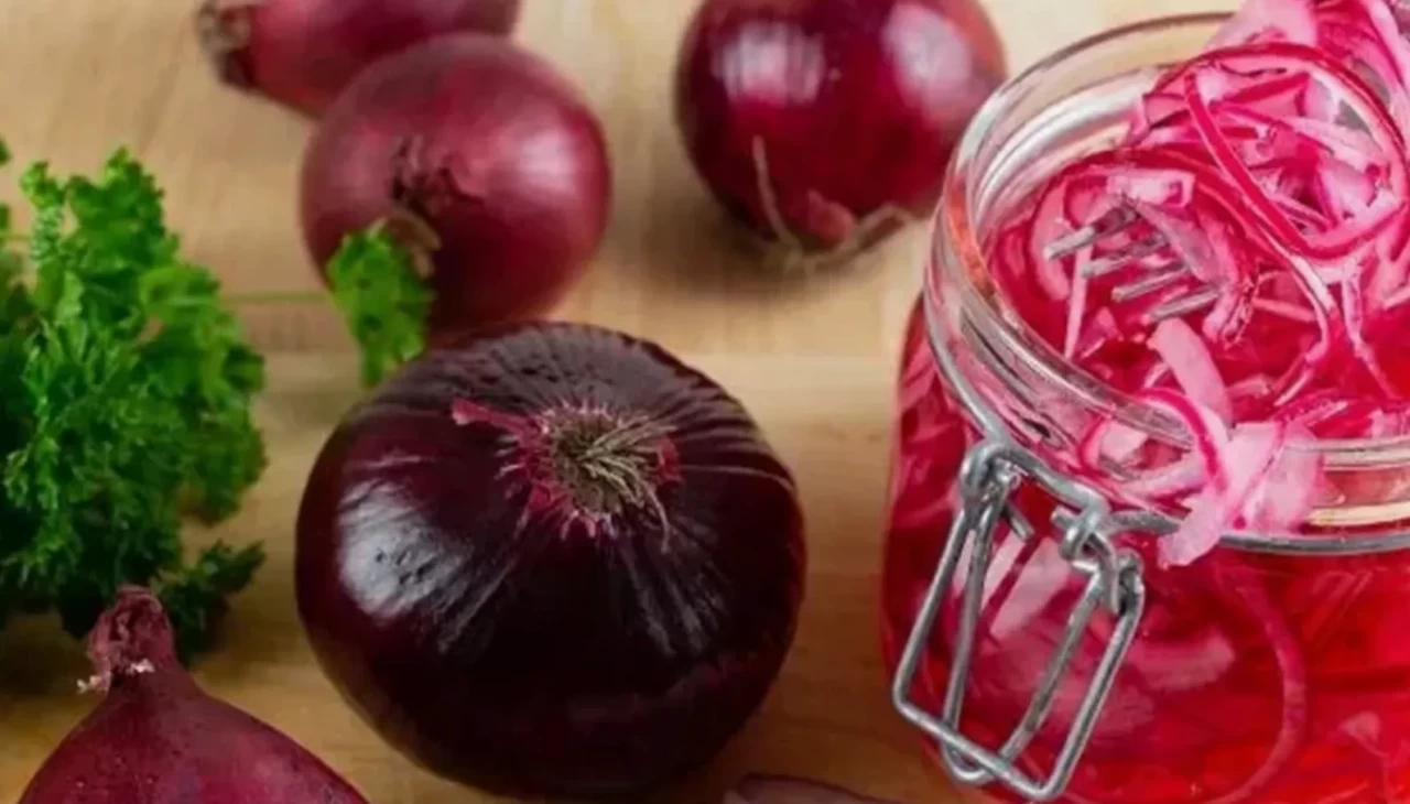 Yiyen bir daha istiyor! MasterChef’te patlayan 30 dakikalık soğan turşusu tarifi