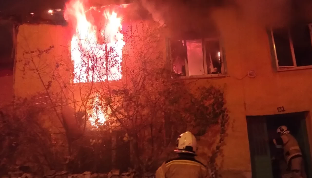 Kütahya’da ahşap evde yangın faciası: Anne hayatını kaybetti, kızı yaralı
