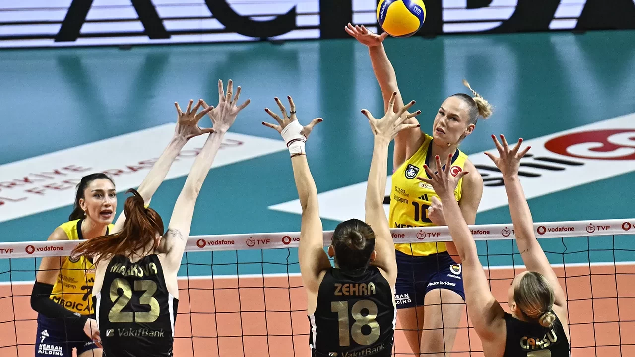 Sultanlar Ligi'ndeki derbide Fenerbahçe Kadın Voleybol Takımı tie-break'te yıkıldı