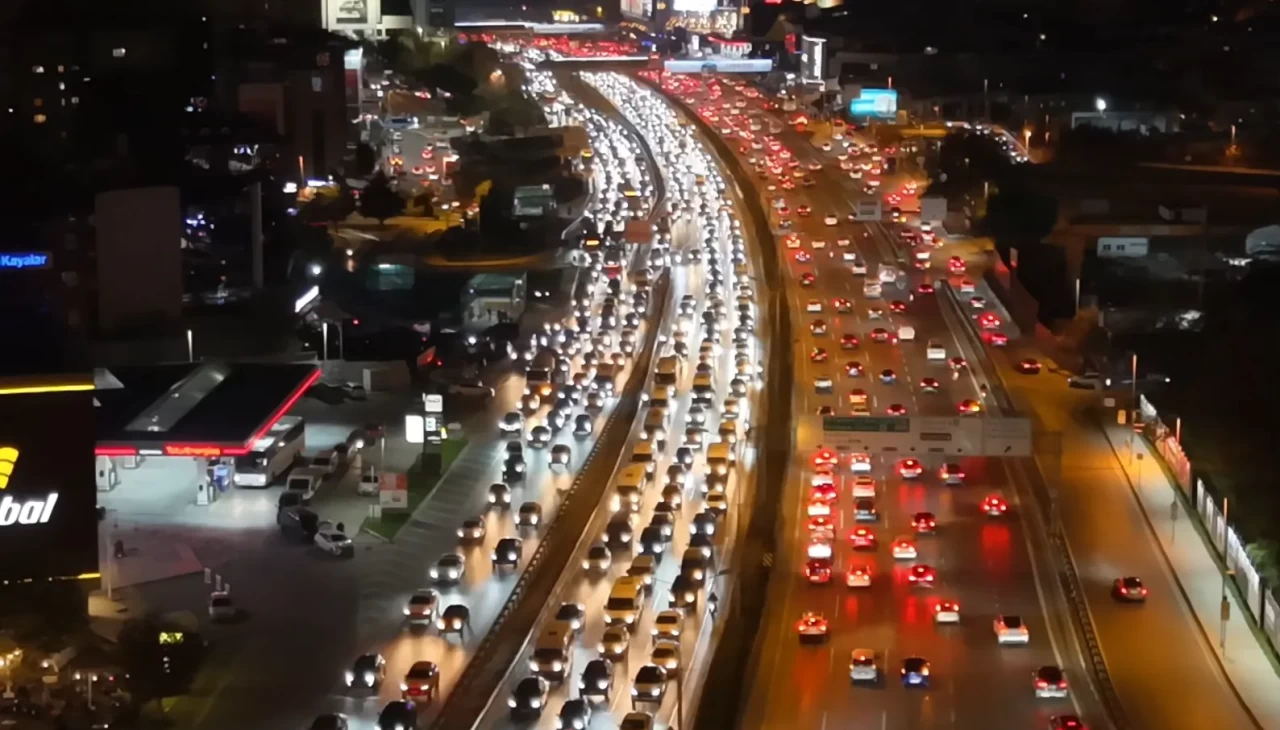 İstanbul’da trafik kilitlendi: Yoğunluk yüzde 90’a çıktı