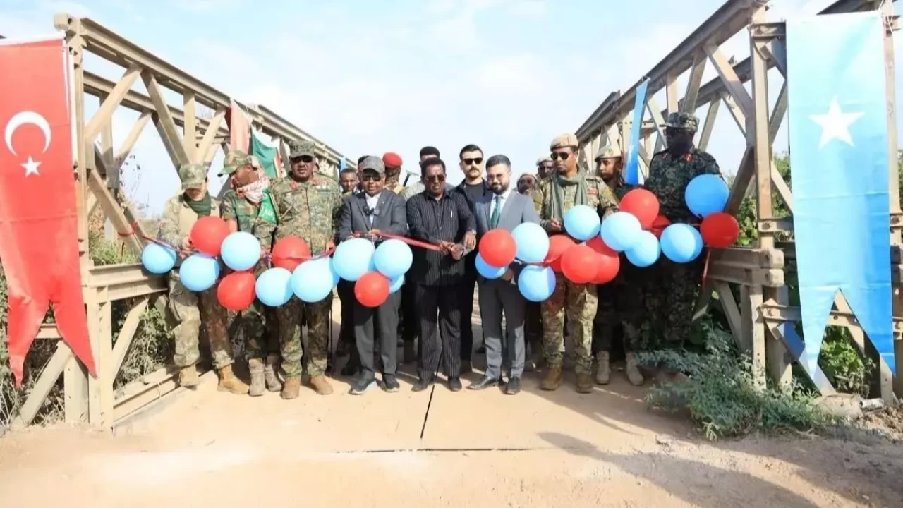 Somali'de Eş-Şebab tarafından tahrip edilen köprü Türkiye'nin desteğiyle onarıldı