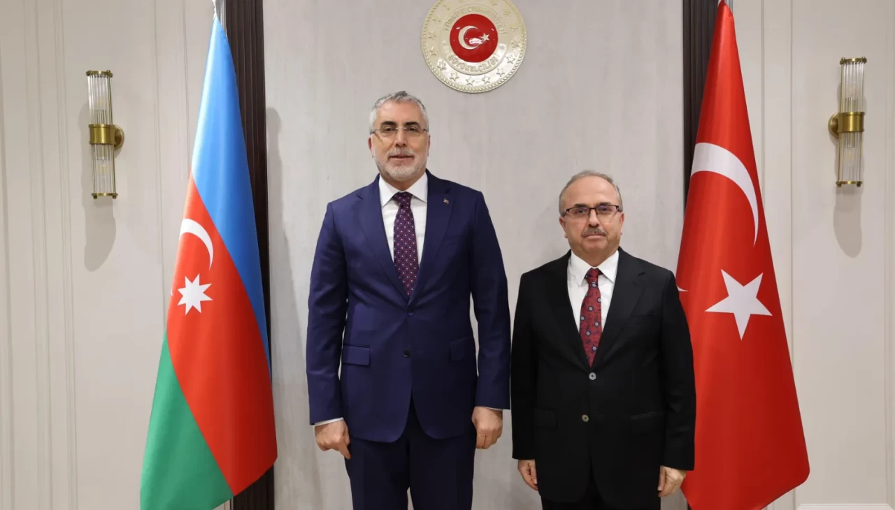 Bakan Işıkhan, Türkiye'nin Bakü Büyükelçiliği'ni ziyaret etti