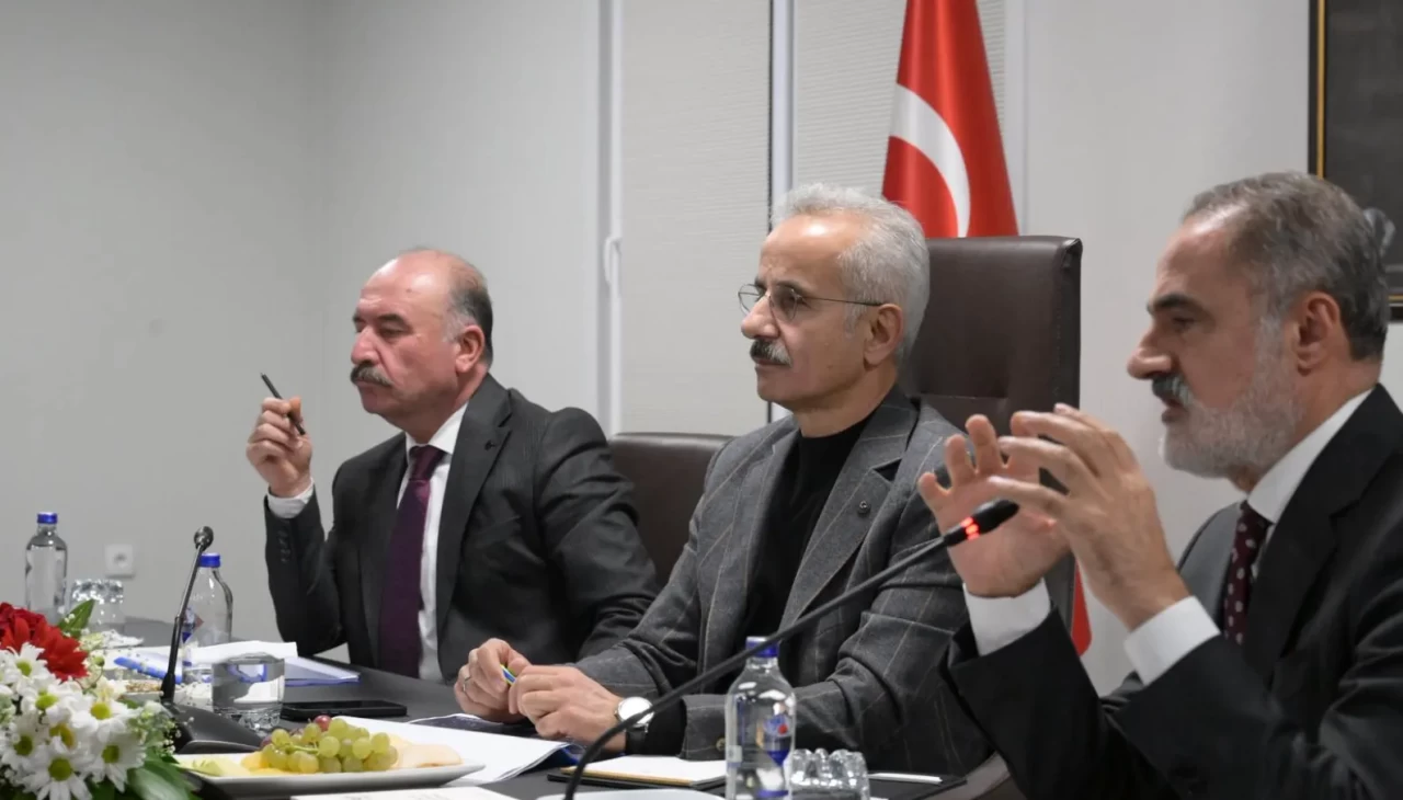 Bakan Uraloğlu: Delice-Çorum hızlı tren hattında yüzde 13.75 ilerleme sağlandı