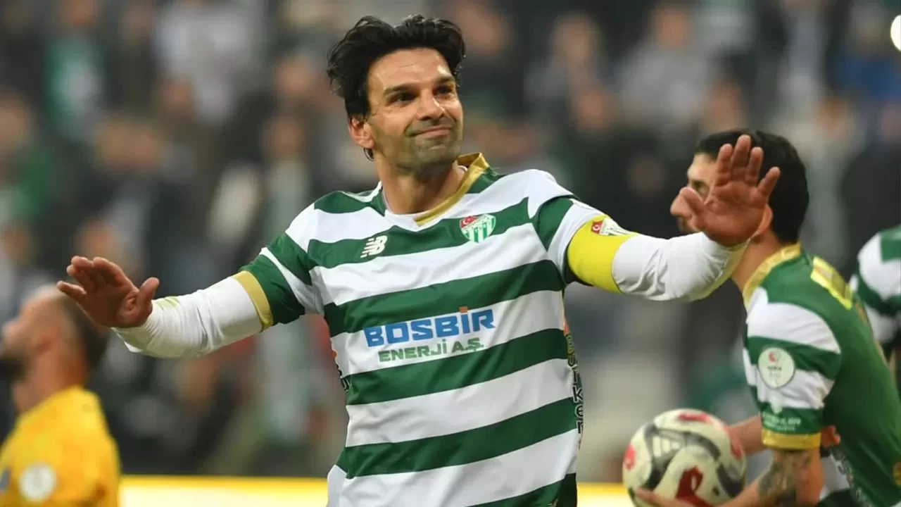 Bursaspor, 2. Lig'de Ankara Demirspor’u farklı mağlup etti
