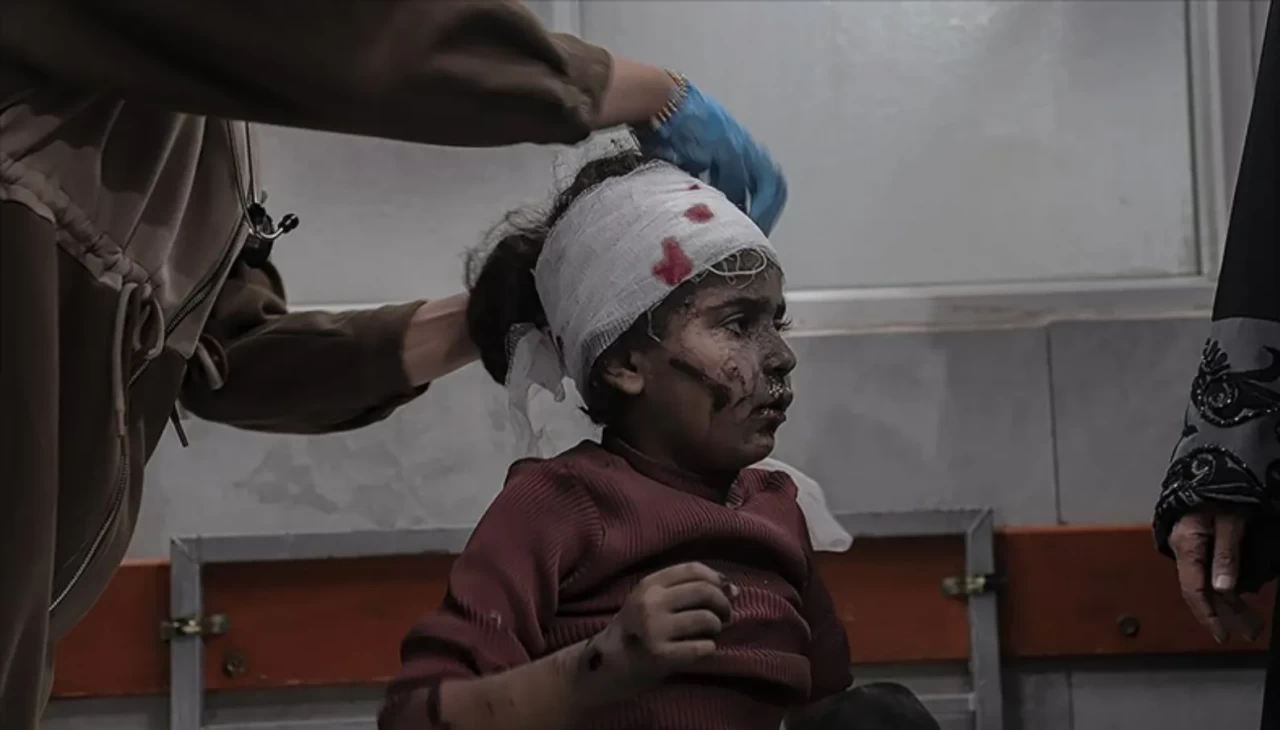 İsrail'in Gazze'ye düzenlediği saldırılarda biri sivil savunma ekibi 6 kişi hayatını kaybetti