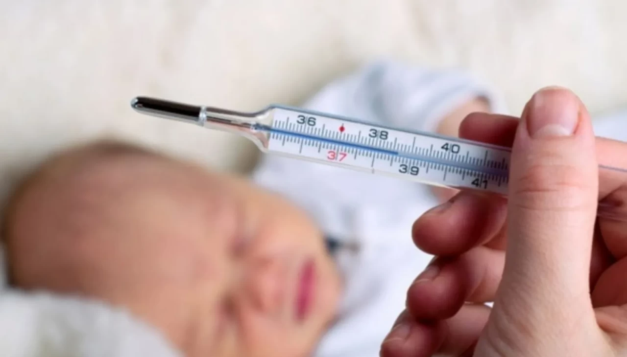 Bebeklerde ateş nasıl düşürülür? Soğuk algınlığına karşı alınacak tedbirler