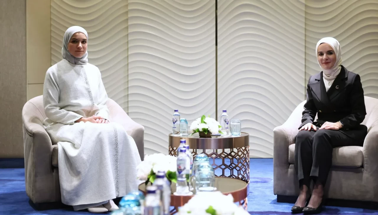 Bakan Göktaş, Suriye Cumhurbaşkanı Şara'nın eşi Latife El Durubi ile görüştü