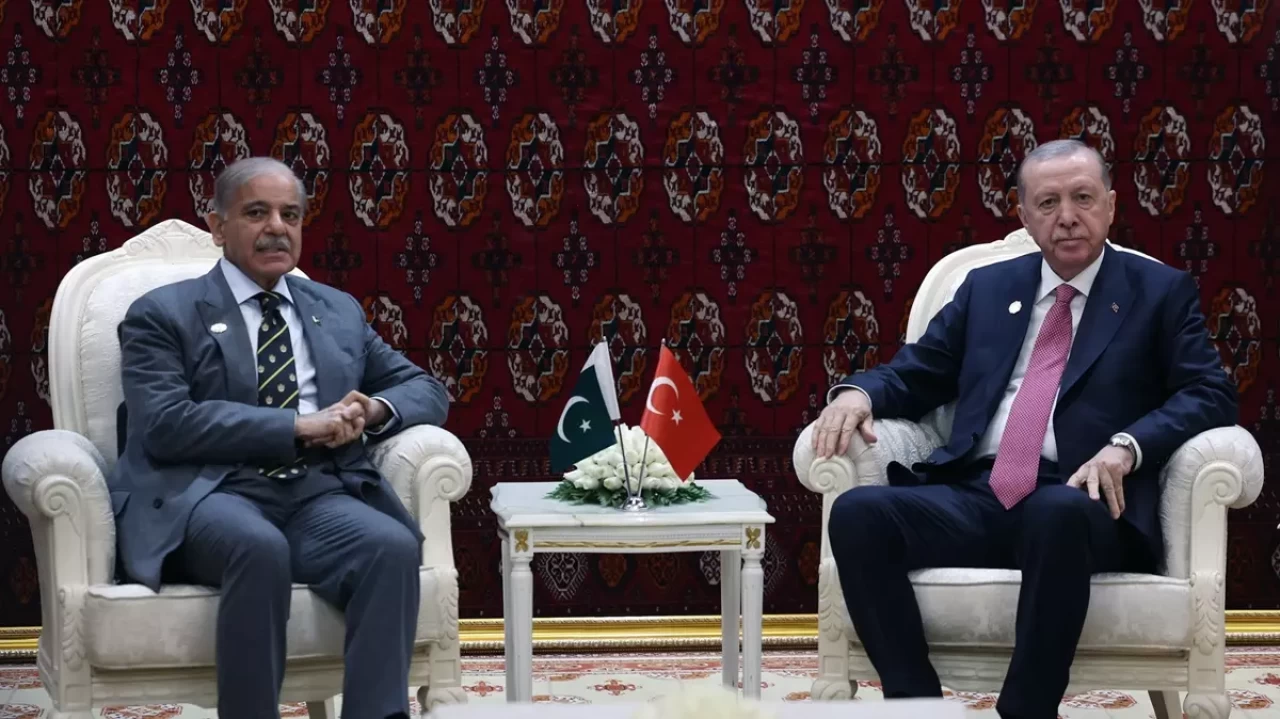 Türkmenistan'da diplomasi trafiği! Cumhurbaşkanı Erdoğan, Şerif ile görüştü