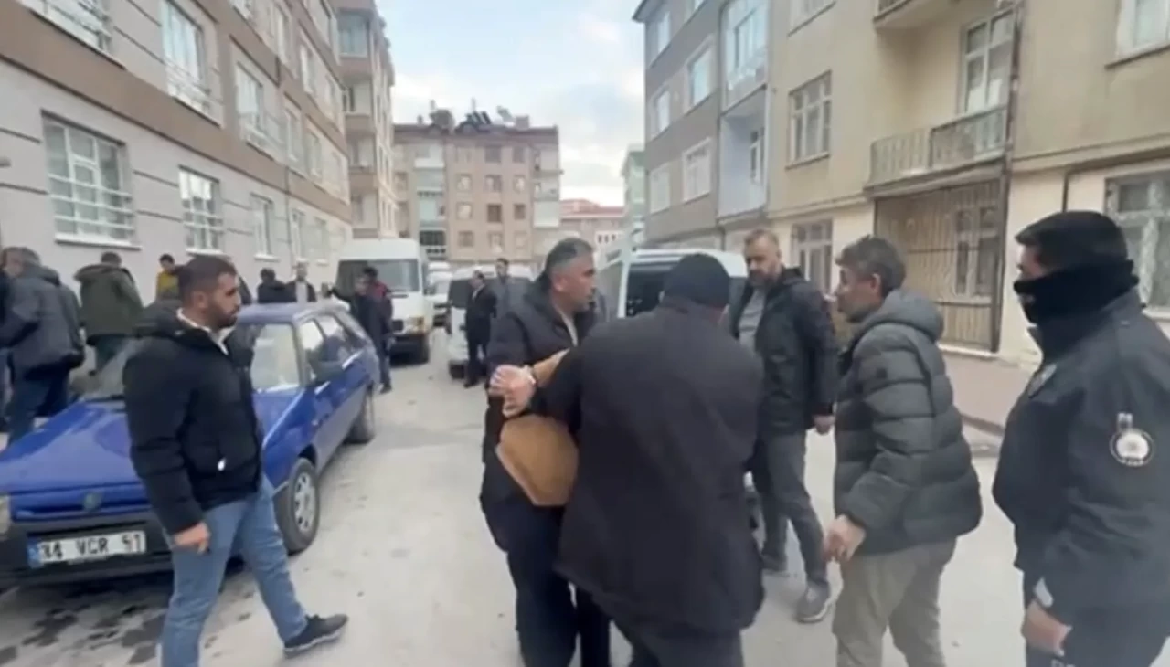 Yağmacılık suçundan aranıyordu: Yakalanınca arkadaşlarıyla direnmeye kalktı!