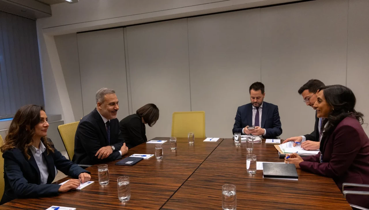 Bakan Fidan, Brüksel’de Kanada Dışişleri Bakanı Anand ile görüştü