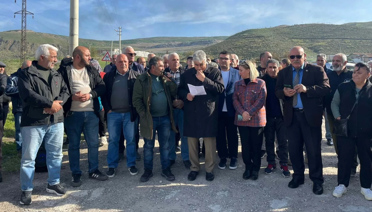 İzmir'de çöp protestosu: 'Harmandalı'nın ikinci Ümraniye olmasını istemiyoruz'