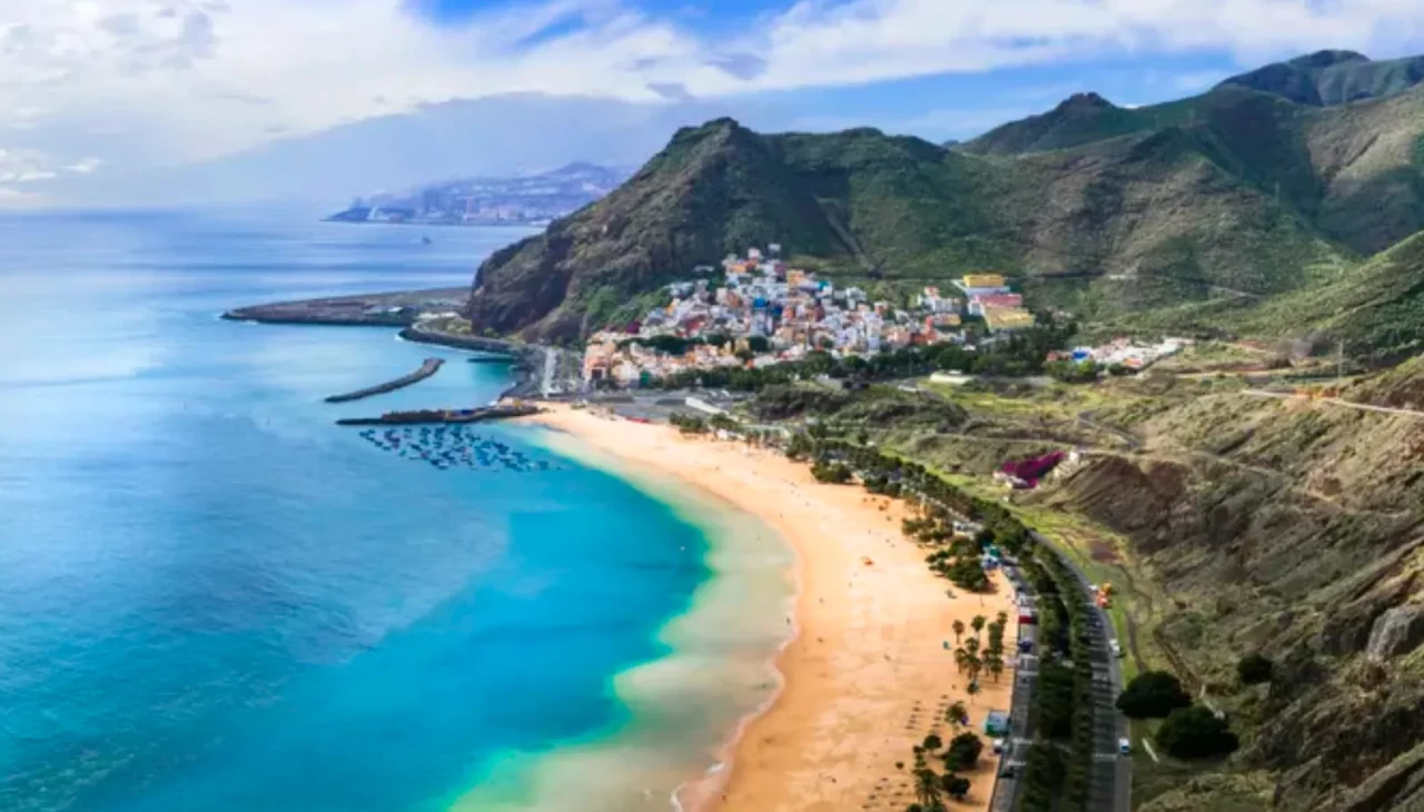 Tenerife’de gölette facia: Dev dalgalar 3 kişiyi öldürdü