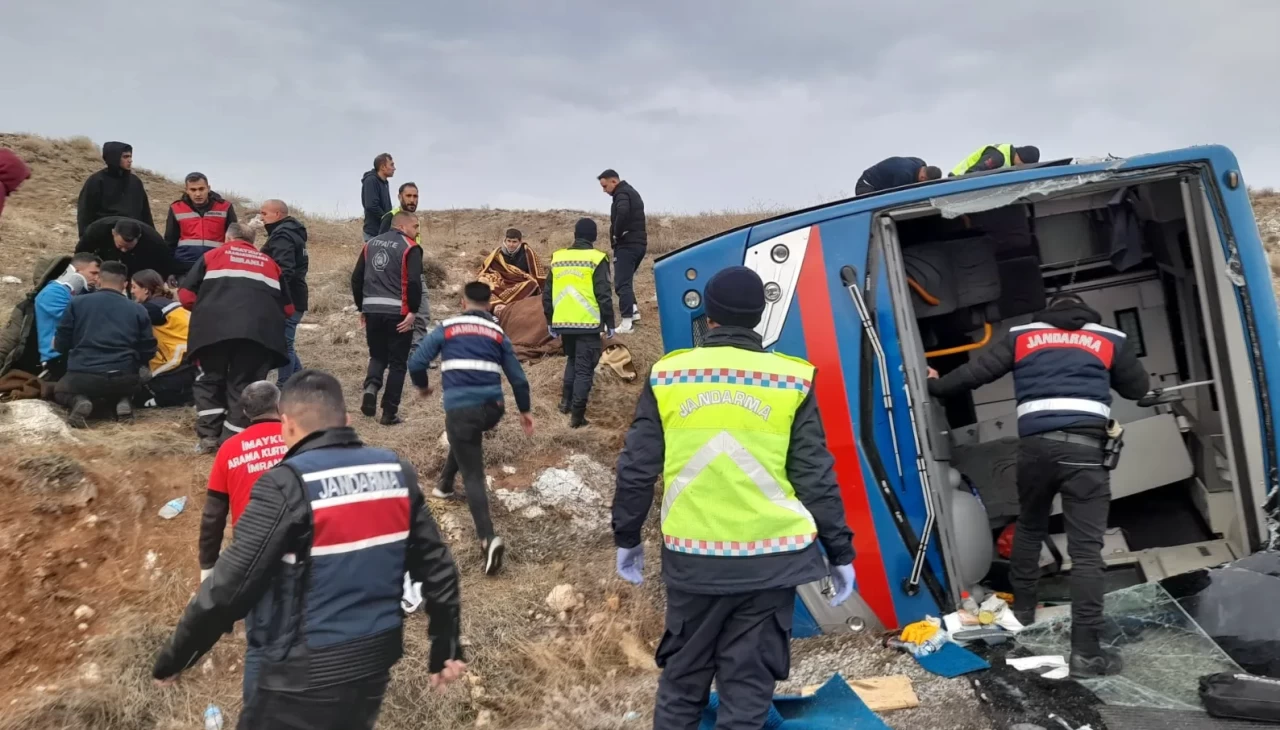 Sivas’ta feci kaza! Cezaevi aracı devrildi 9 personel yaralandı
