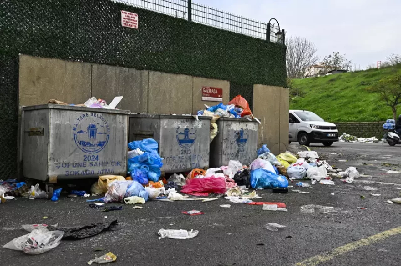Maltepe sokakları çöp yığınına döndü! Vatandaş isyan etti: Her yer rezillik içinde