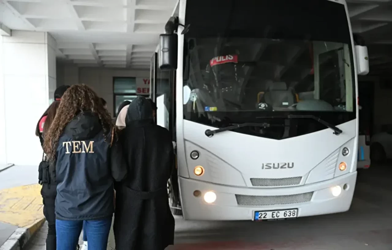 FETÖ'nün öğrenci yapılanmasına operasyon: 12 gözaltı