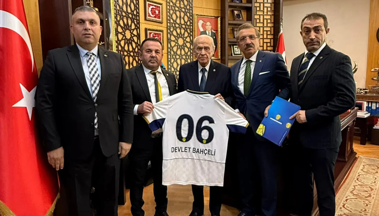 MHP Lideri Devlet Bahçeli'ye sürpriz ziyaret! Başkan Yaman, kulüp projelerini anlattı