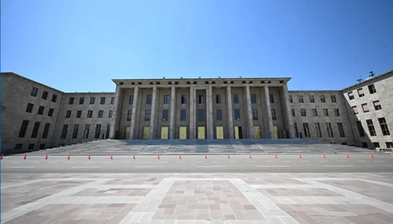 Savcılıktan TBMM’de taciz iddiasına tutuklama: Stajyerin şikâyeti soruşturmayı derinleştirdi